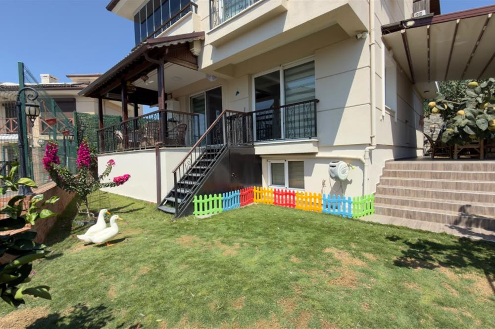 Selçuk'ta Şehir ve Doğa Manzaralı 5+1 Satılık Müstakil Villa