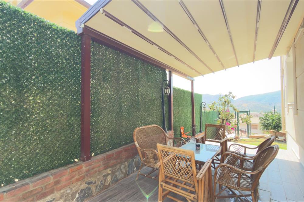 Selçuk'ta Şehir ve Doğa Manzaralı 5+1 Satılık Müstakil Villa