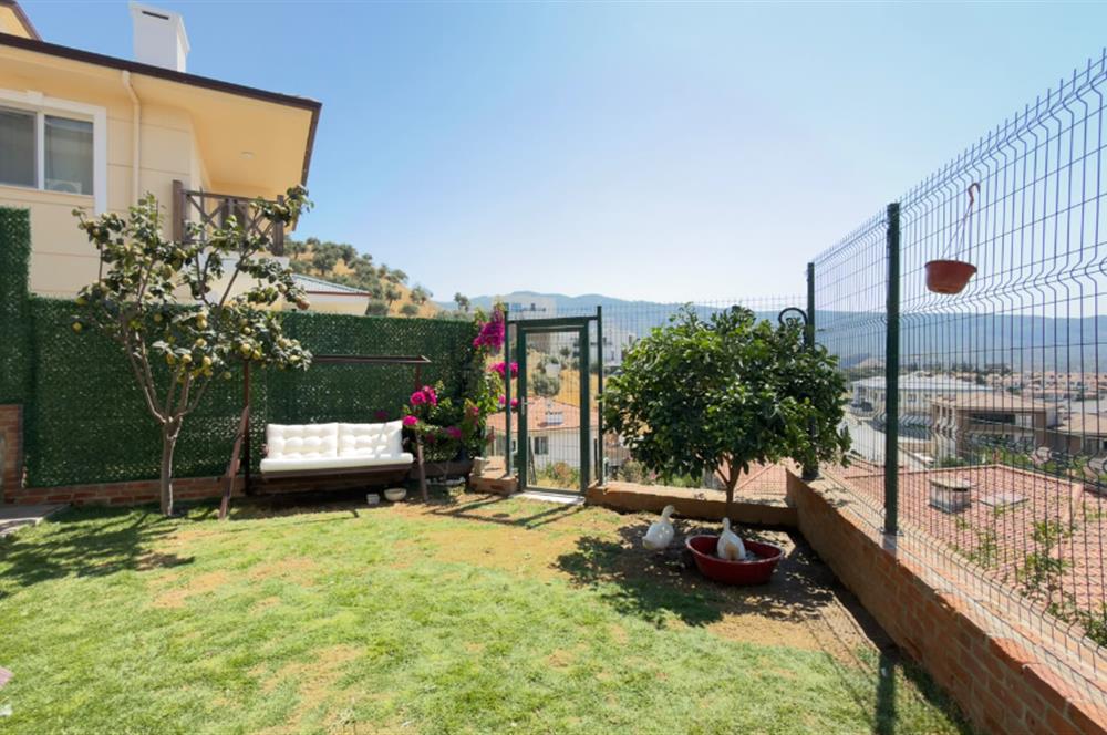 Selçuk'ta Şehir ve Doğa Manzaralı 5+1 Satılık Müstakil Villa