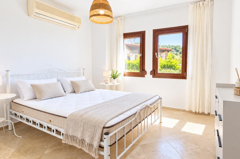 Bodrum Gündoğan'da Deniz Manzaralı Özel İskeleli 3+1 Bahçe Katı Daire