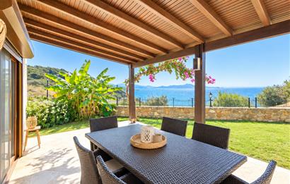 Bodrum Gündoğan'da Deniz Manzaralı Özel İskeleli 3+1 Bahçe Katı Daire
