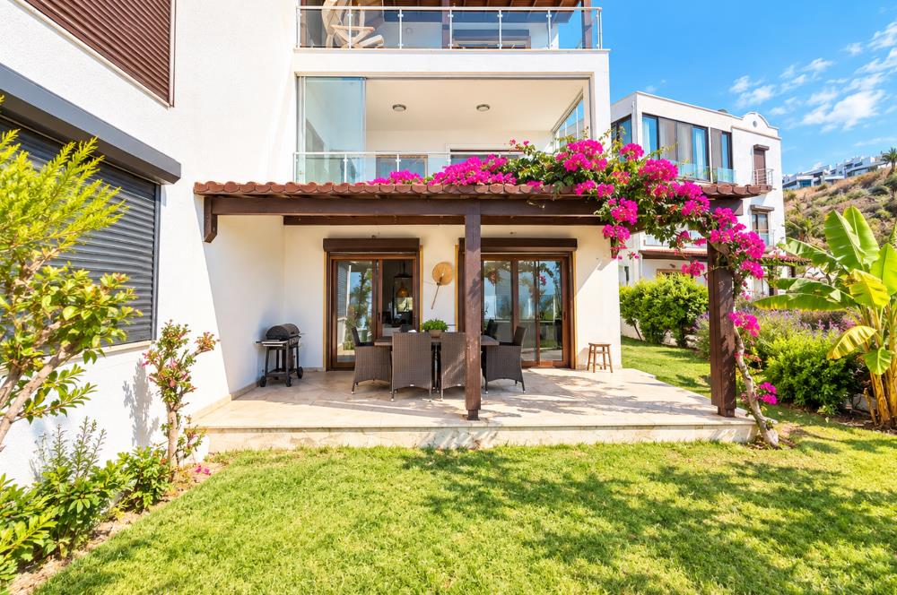 Bodrum Gündoğan'da Deniz Manzaralı Özel İskeleli 3+1 Bahçe Katı Daire