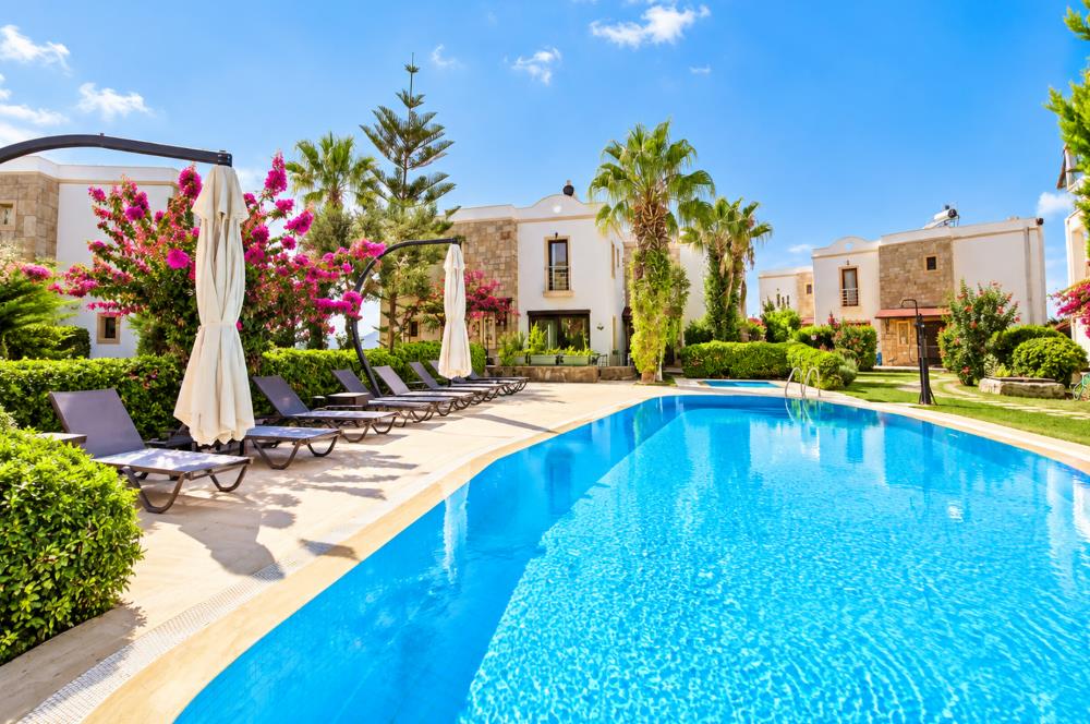 Bodrum Gündoğan'da Deniz Manzaralı Özel İskeleli 3+1 Bahçe Katı Daire