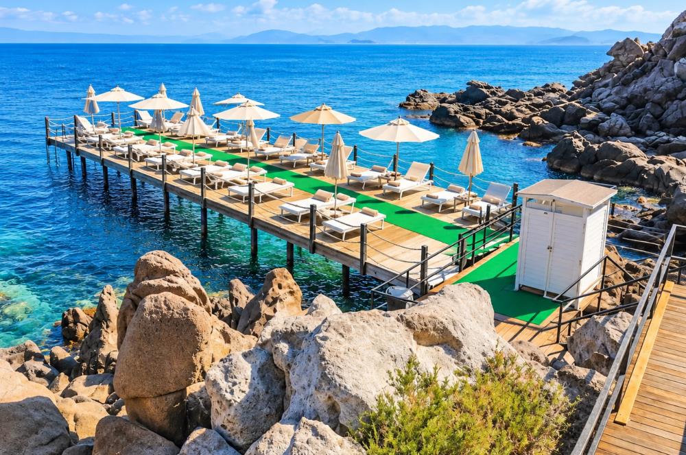 Bodrum Gündoğan'da Deniz Manzaralı Özel İskeleli 3+1 Bahçe Katı Daire