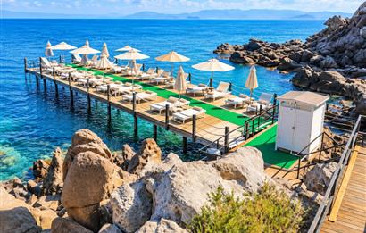 Bodrum Gündoğan'da Deniz Manzaralı Özel İskeleli 3+1 Bahçe Katı Daire