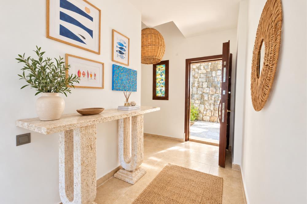 Bodrum Gündoğan'da Deniz Manzaralı Özel İskeleli 3+1 Bahçe Katı Daire