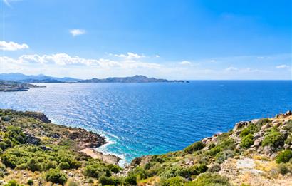 Bodrum Gündoğan'da Deniz Manzaralı Özel İskeleli 3+1 Bahçe Katı Daire