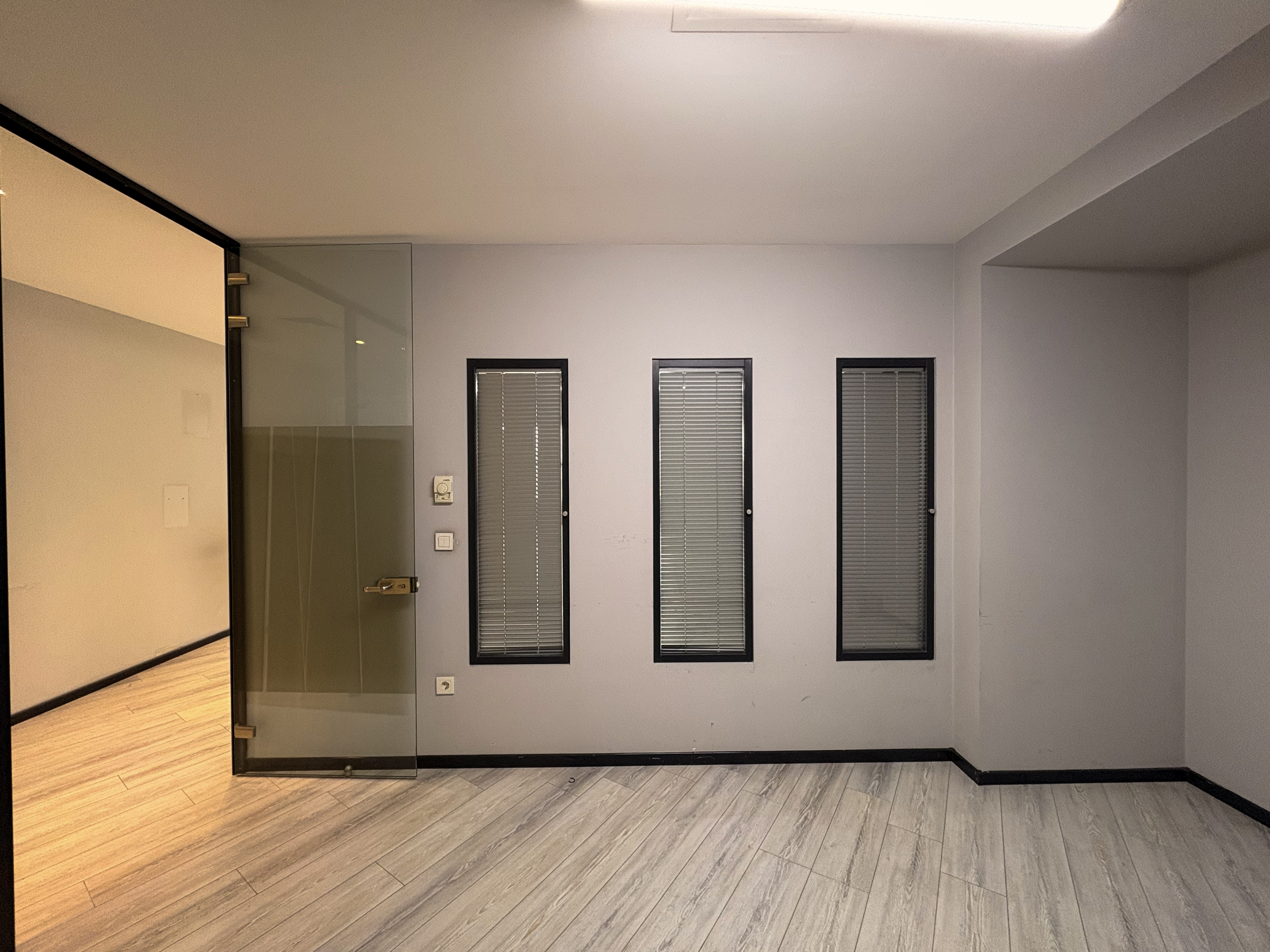 C21 ROOF tan SATILIK HARİKA FIRSAT BOŞ OFİS/ İŞ YERİ