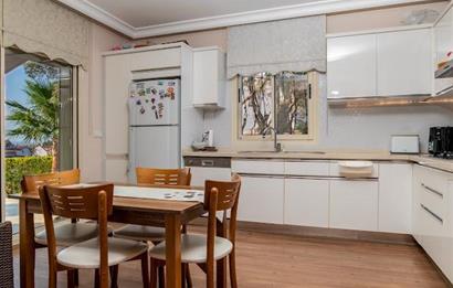 Urlanın Prestijli Sitelerinden Doğa Park Evlerinde Lüks Villa