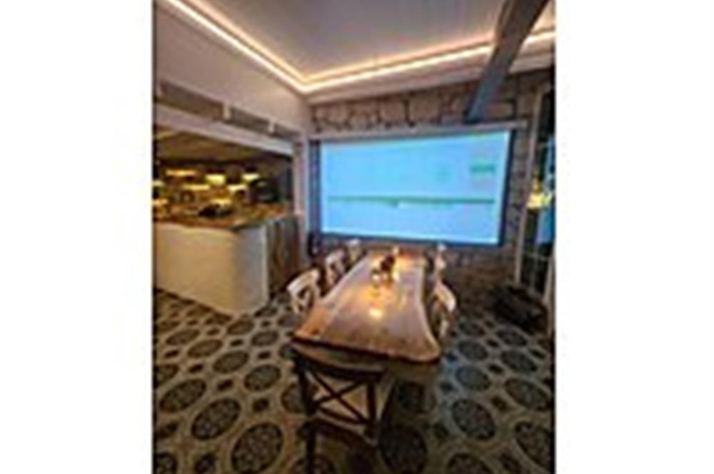Alaçatı'nın Merkezinde, 15 Odalı Prestijli Butik Otel