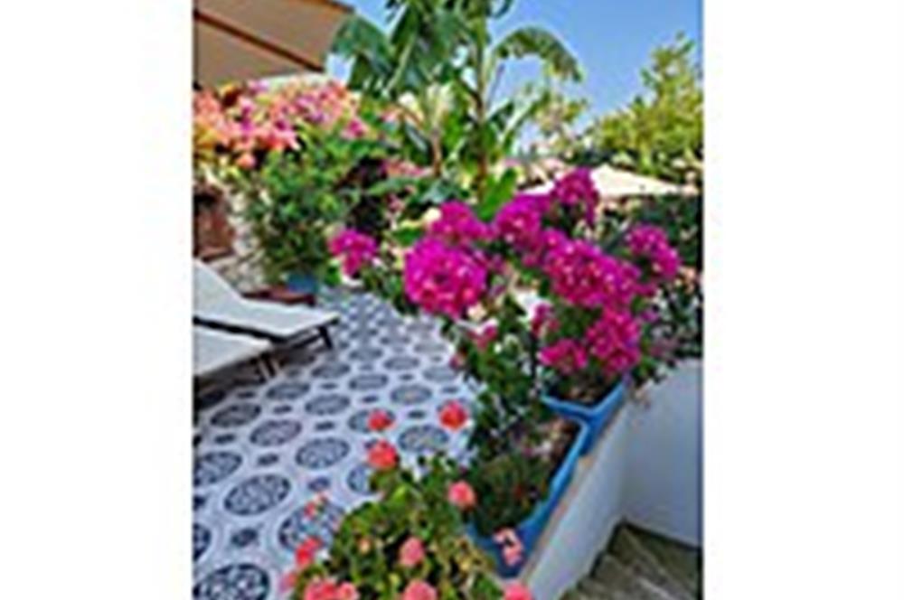 Alaçatı'nın Merkezinde, 15 Odalı Prestijli Butik Otel