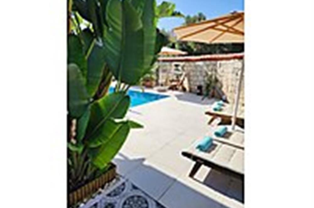 Alaçatı'nın Merkezinde, 15 Odalı Prestijli Butik Otel