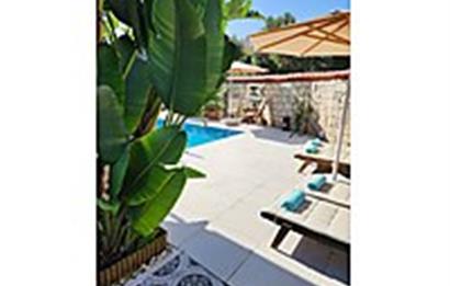 Alaçatı'nın Merkezinde, 15 Odalı Prestijli Butik Otel