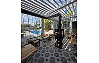 Alaçatı'nın Merkezinde, 15 Odalı Prestijli Butik Otel