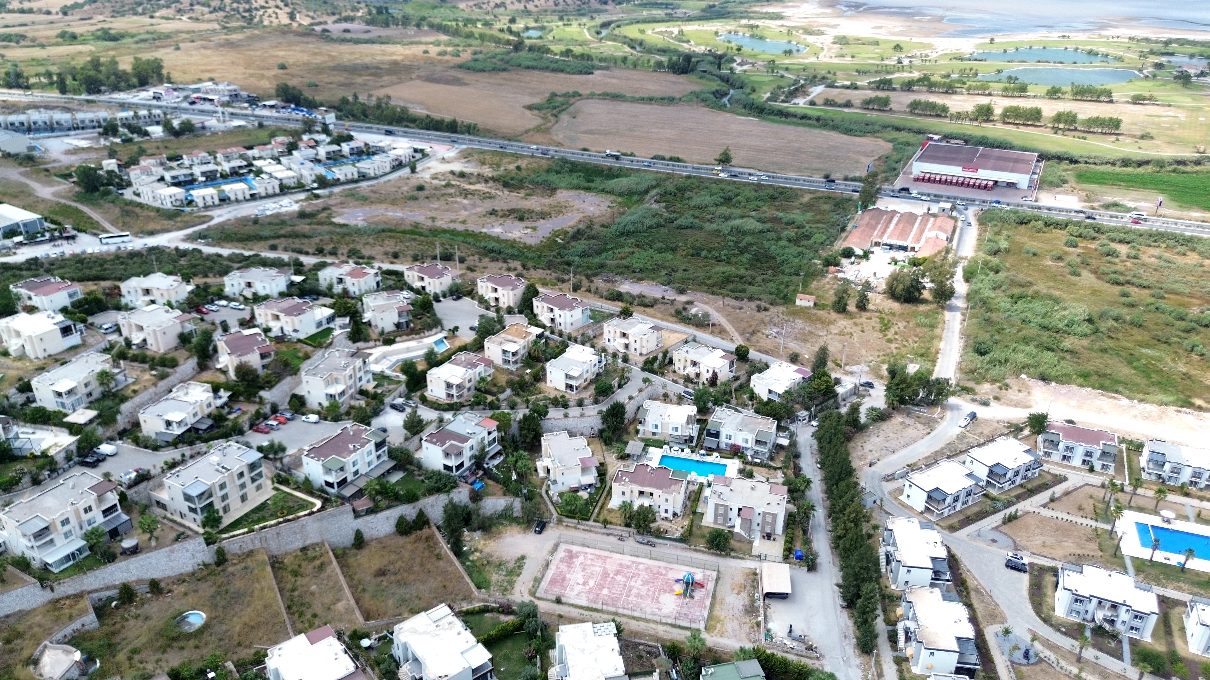 MEŞELİK TUZLA PARK RESORT'TA SATILIK 2+1 DAİRE