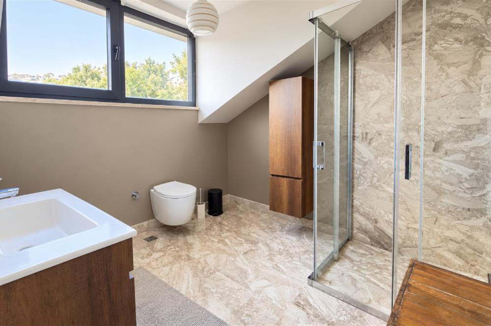 Villa Gio Sitesi'nde Deniz ve Doğa Manzaralı Eşyalı&Eşyasız KRLK