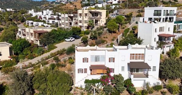 Gümüşkaya Sitesinde Deniz Manzaralı Tadilat İhtiyacı Olan 3+1 Villa - 37288