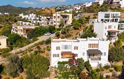 Gümüşkaya Sitesinde Deniz Manzaralı Tadilat İhtiyacı Olan 3+1 Villa