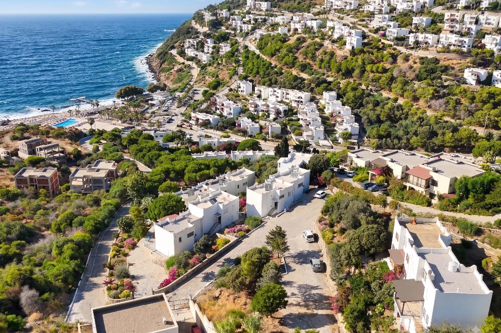 Gümüşkaya Sitesinde Deniz Manzaralı Tadilat İhtiyacı Olan 3+1 Villa