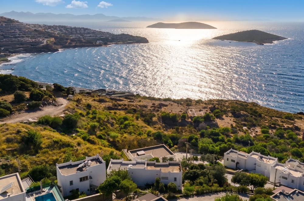 Gümüşkaya Sitesinde Deniz Manzaralı Tadilat İhtiyacı Olan 3+1 Villa