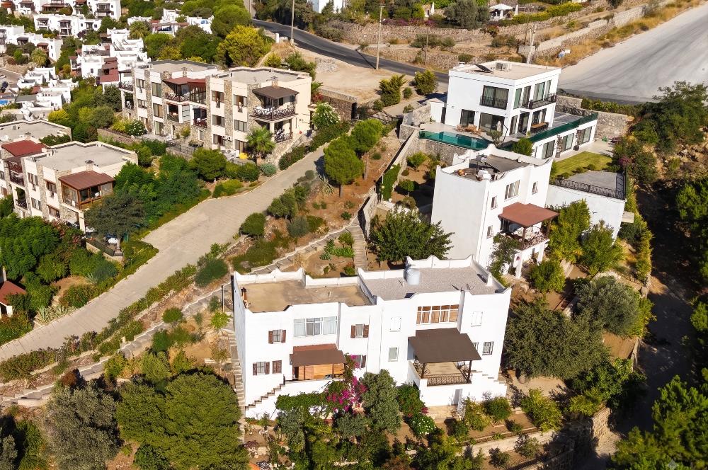 Gümüşkaya Sitesinde Deniz Manzaralı Tadilat İhtiyacı Olan 3+1 Villa