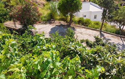 Gümüşkaya Sitesinde Deniz Manzaralı Tadilat İhtiyacı Olan 3+1 Villa
