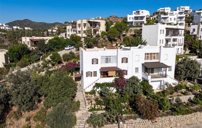 Gümüşkaya Sitesinde Deniz Manzaralı Tadilat İhtiyacı Olan 3+1 Villa