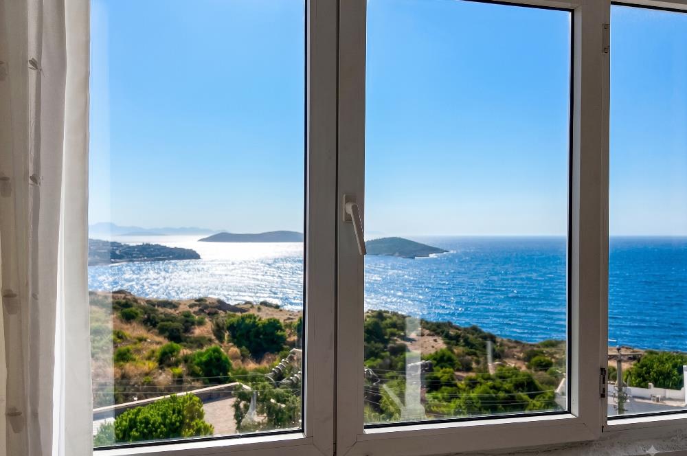 Gümüşkaya Sitesinde Deniz Manzaralı Tadilat İhtiyacı Olan 3+1 Villa
