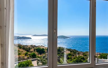 Gümüşkaya Sitesinde Deniz Manzaralı Tadilat İhtiyacı Olan 3+1 Villa