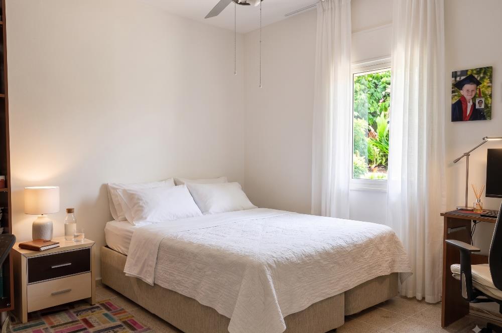 Gümüşkaya Sitesinde Deniz Manzaralı Tadilat İhtiyacı Olan 3+1 Villa