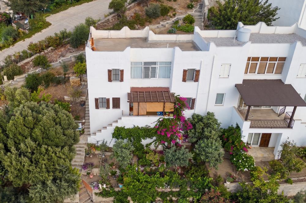 Gümüşkaya Sitesinde Deniz Manzaralı Tadilat İhtiyacı Olan 3+1 Villa