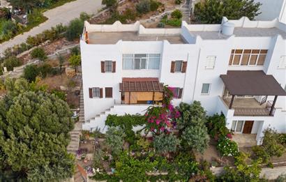 Gümüşkaya Sitesinde Deniz Manzaralı Tadilat İhtiyacı Olan 3+1 Villa