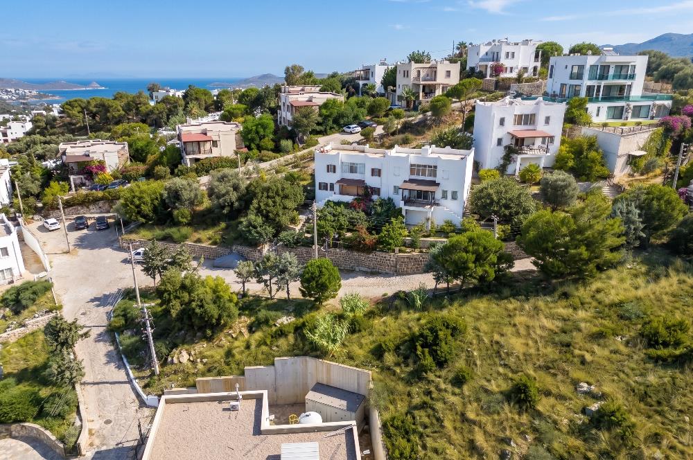 Gümüşkaya Sitesinde Deniz Manzaralı Tadilat İhtiyacı Olan 3+1 Villa