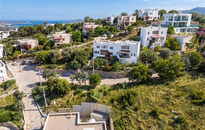 Gümüşkaya Sitesinde Deniz Manzaralı Tadilat İhtiyacı Olan 3+1 Villa