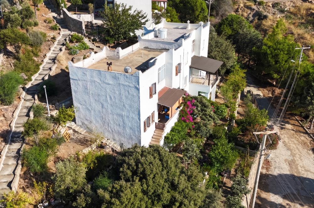 Gümüşkaya Sitesinde Deniz Manzaralı Tadilat İhtiyacı Olan 3+1 Villa
