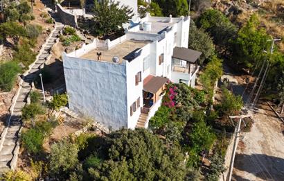 Gümüşkaya Sitesinde Deniz Manzaralı Tadilat İhtiyacı Olan 3+1 Villa