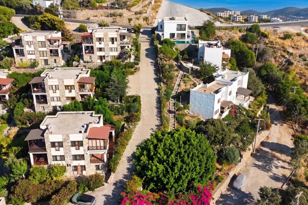 Gümüşkaya Sitesinde Deniz Manzaralı Tadilat İhtiyacı Olan 3+1 Villa