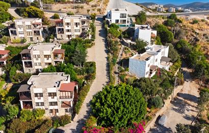 Gümüşkaya Sitesinde Deniz Manzaralı Tadilat İhtiyacı Olan 3+1 Villa