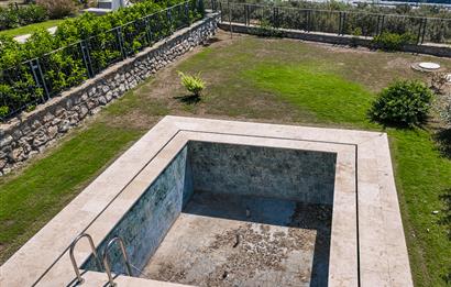 Hayal Bodrum Sitesinde Havuzlu 3+1 Villa