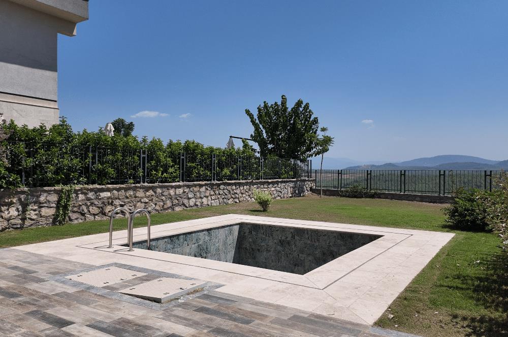 Hayal Bodrum Sitesinde Havuzlu 3+1 Villa