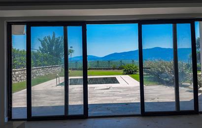 Hayal Bodrum Sitesinde Havuzlu 3+1 Villa