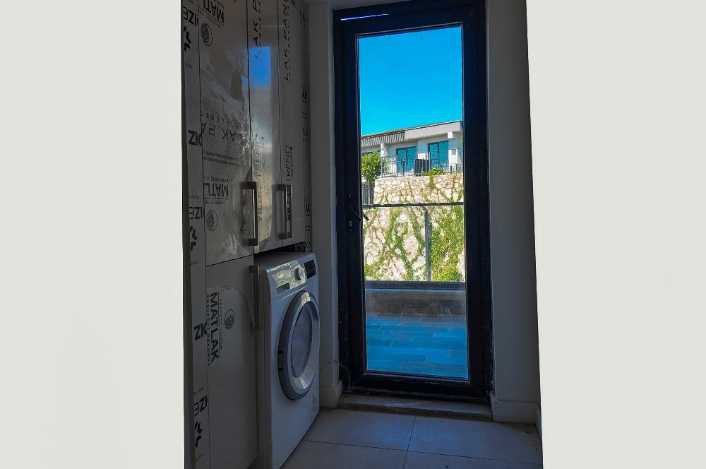 Hayal Bodrum Sitesinde Havuzlu 3+1 Villa