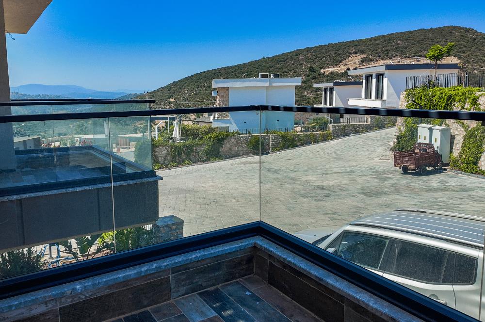 Hayal Bodrum Sitesinde Havuzlu 3+1 Villa