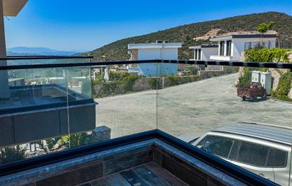 Hayal Bodrum Sitesinde Havuzlu 3+1 Villa