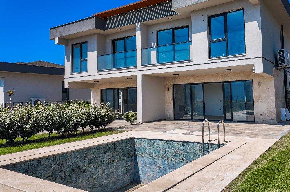 Hayal Bodrum Sitesinde Havuzlu 3+1 Villa