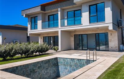 Hayal Bodrum Sitesinde Havuzlu 3+1 Villa