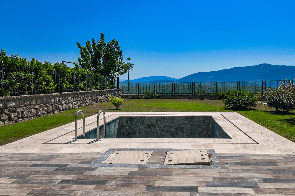Hayal Bodrum Sitesinde Havuzlu 3+1 Villa