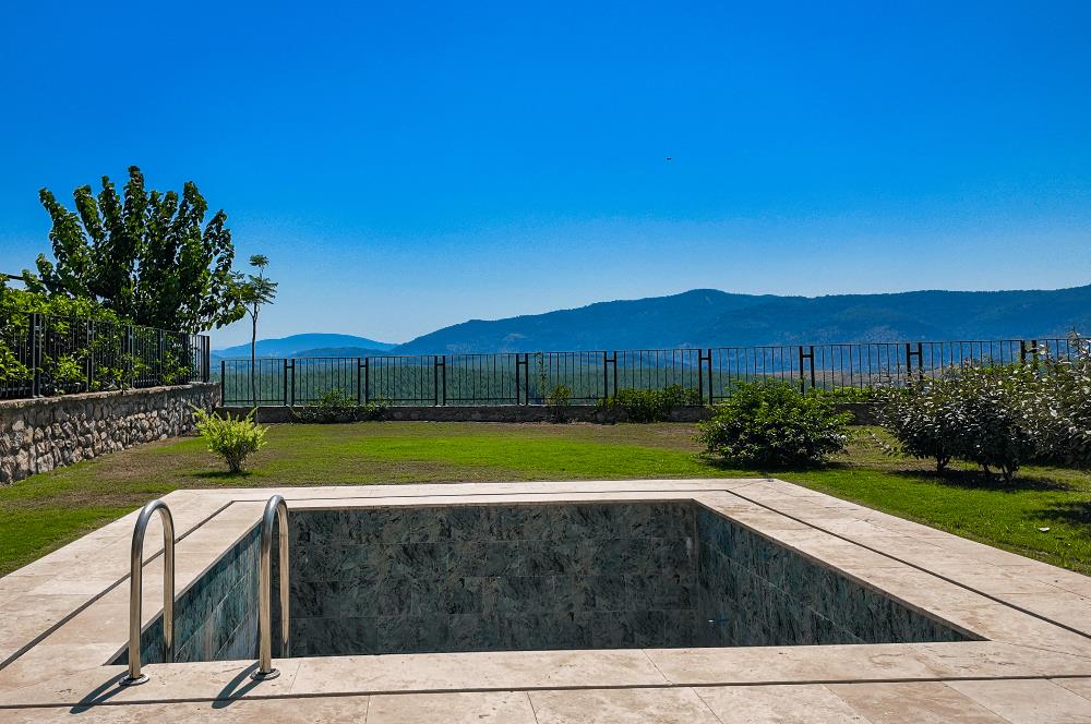 Hayal Bodrum Sitesinde Havuzlu 3+1 Villa