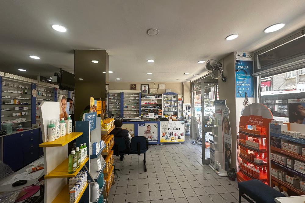 Doktorlar caddesi üzerinde Devren Ruhsatlı eczane 
