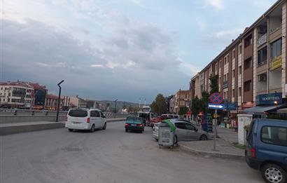 KONYA CADDESİ ÜZERİNDE ÖNÜ AÇIK KİRALIK OFİS